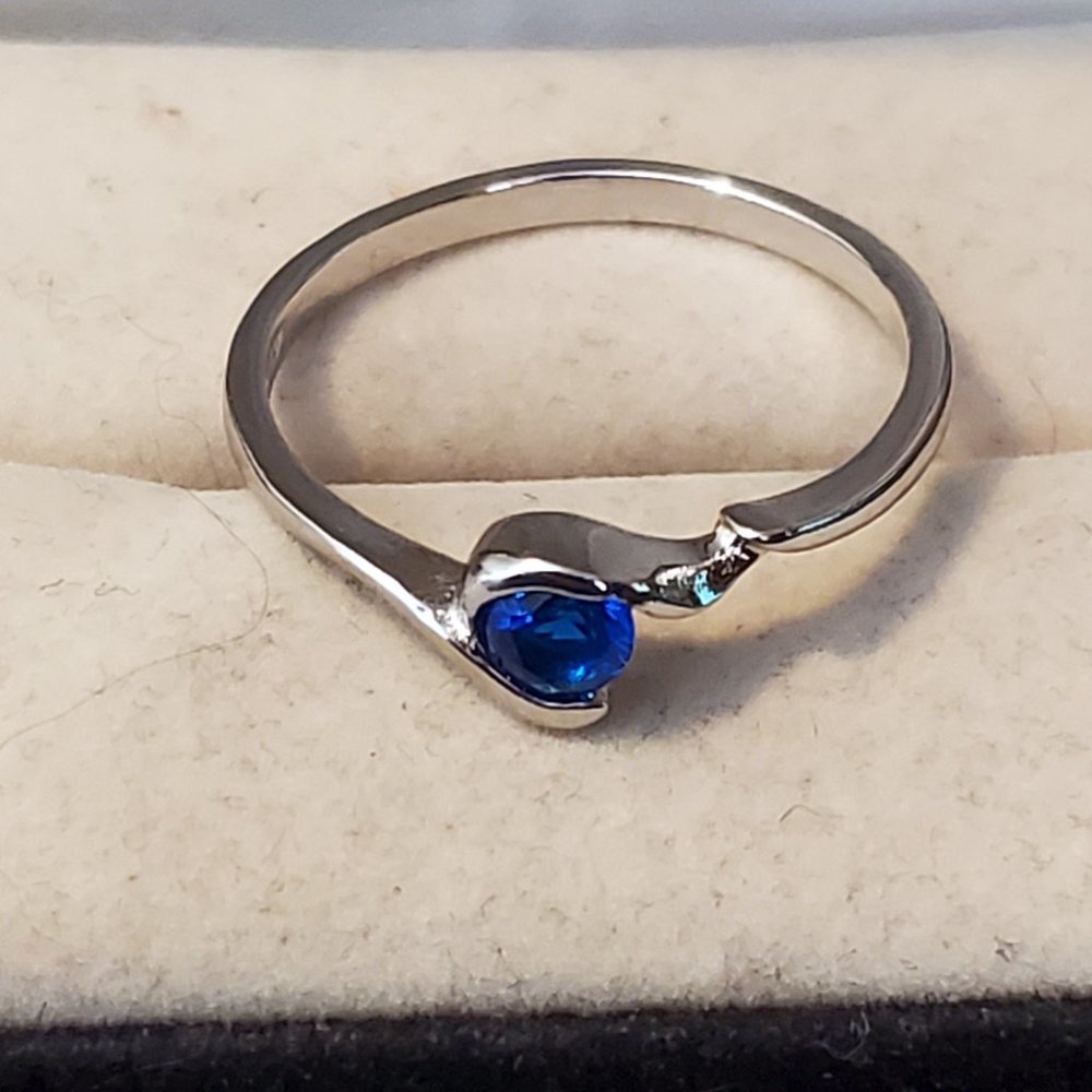 Size 8 Silver Tone Blue Sapphire Ring Fashion Cute